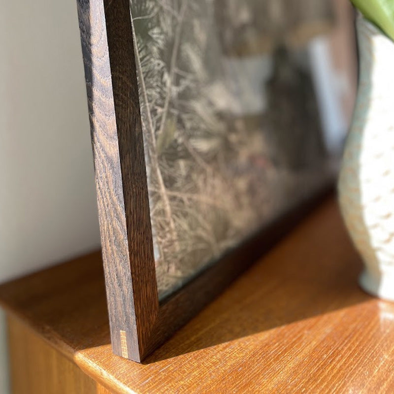 Snedkerramme mørk eg – 60x60 – Bred m. snedkersamling – Ægte glas – Olie/voksbehandlet – Håndlavet i Danmark